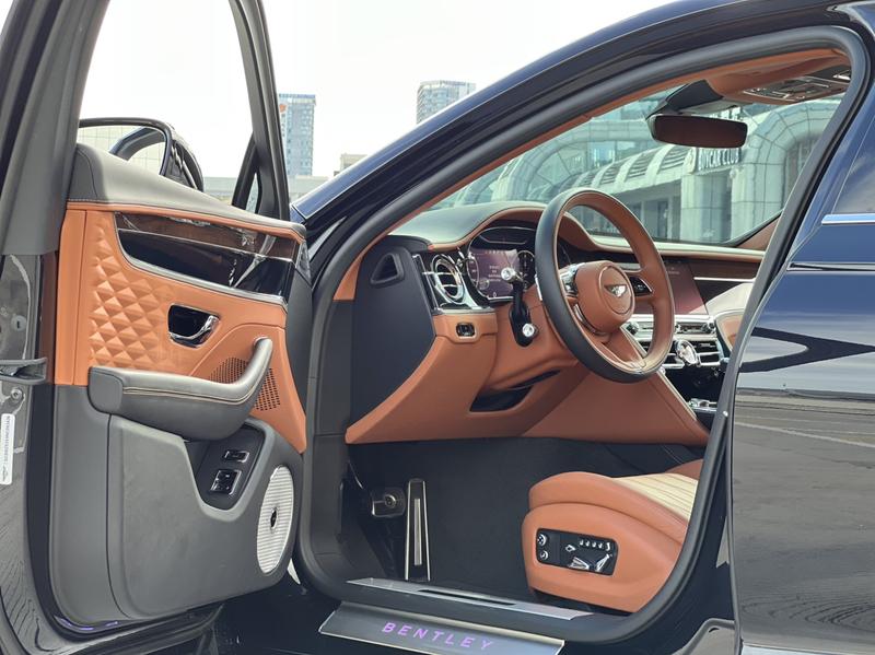 Bentley Flying Spur, 2021 — фото 12 из 12