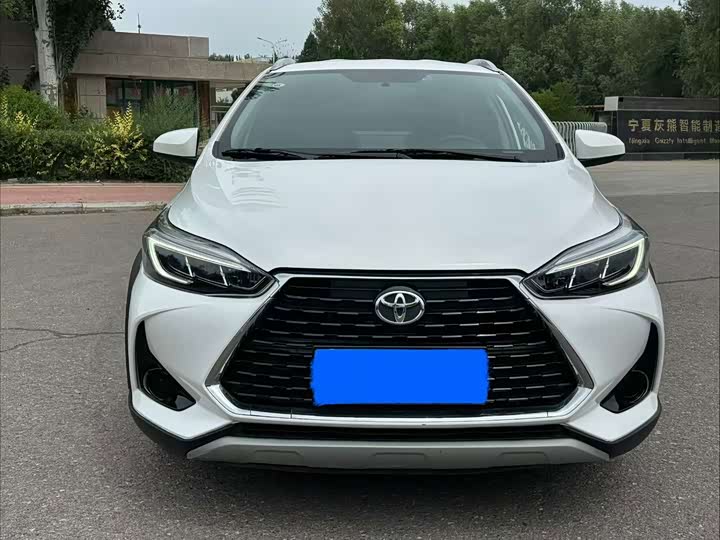 Toyota Yaris L Hatchback, 2022 — фото 2 из 9