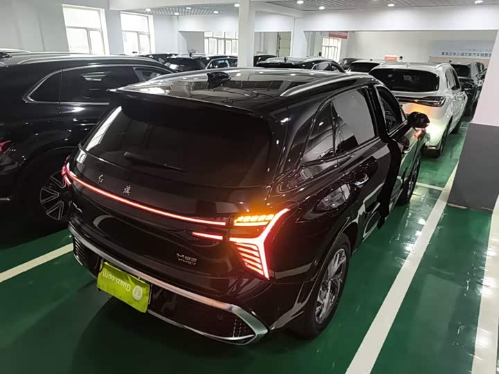 Hongqi HS3 Hybrid, 2024 — фото 7 из 9