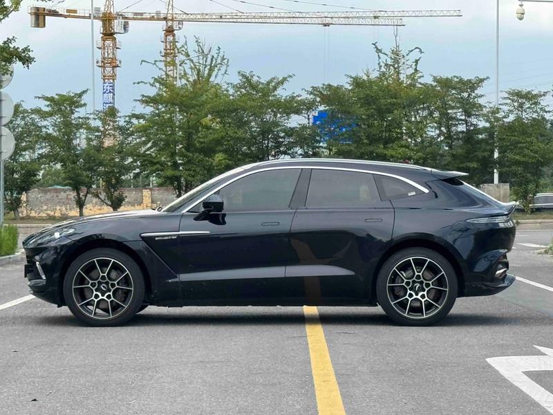 Aston Martin DBX, 2021 — фото 3 из 12