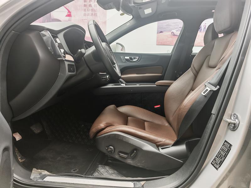 Volvo XC60, 2024 — фото 10 из 12