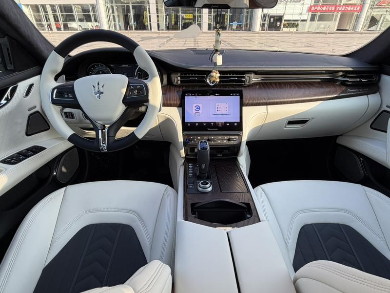 Maserati Quattroporte, 2022 — фото 9 из 12