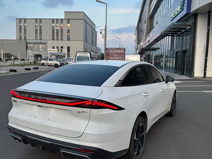 Geely Galaxy L6, 2025 — фото 7 из 9
