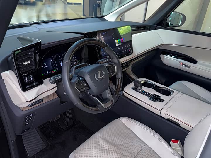 Lexus LM, 2024 — фото 7 из 9