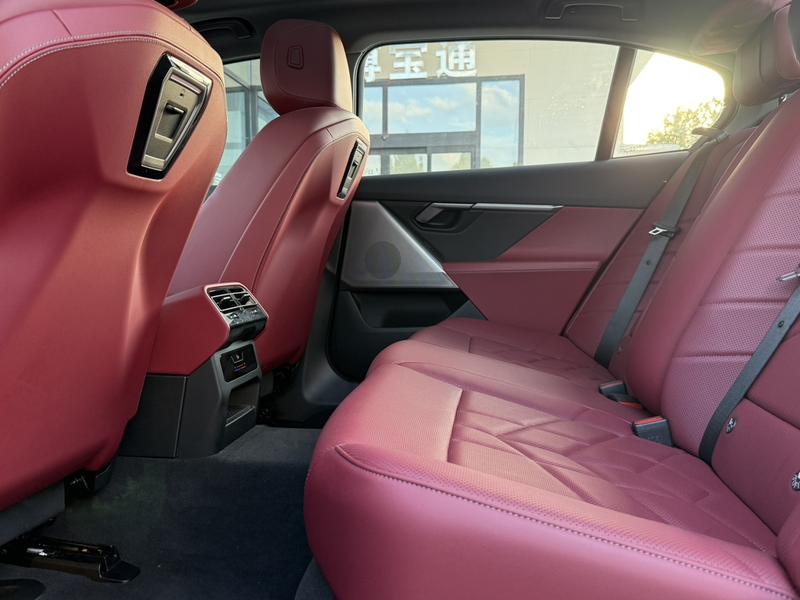BMW i5, 2025 — фото 11 из 12