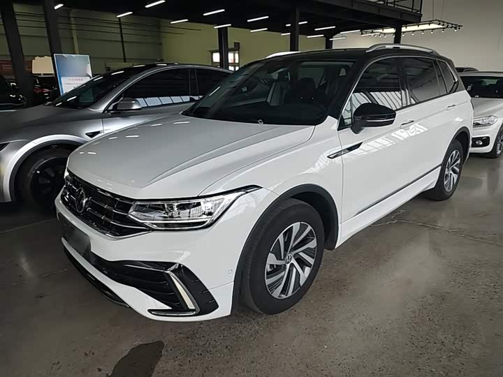 Volkswagen Tiguan L Hybrid, 2023 — фото 2 из 9