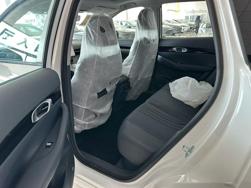 Geely Galaxy E5, 2025 — фото 8 из 9