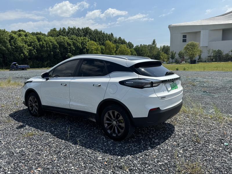 Geely Geometry M6, 2022 — фото 5 из 12