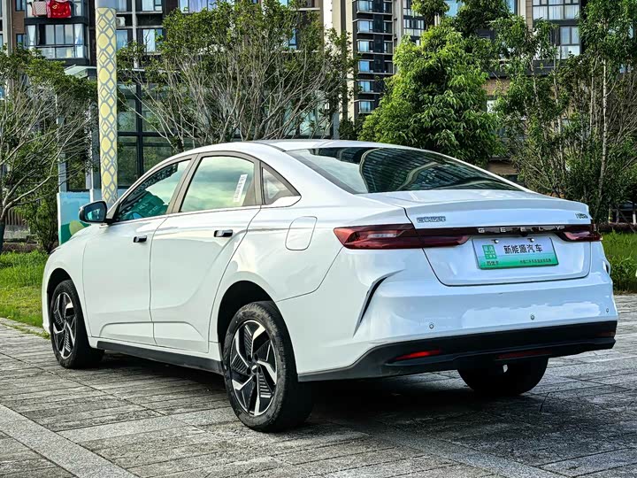 Geely Geometry G6, 2023 — фото 7 из 9