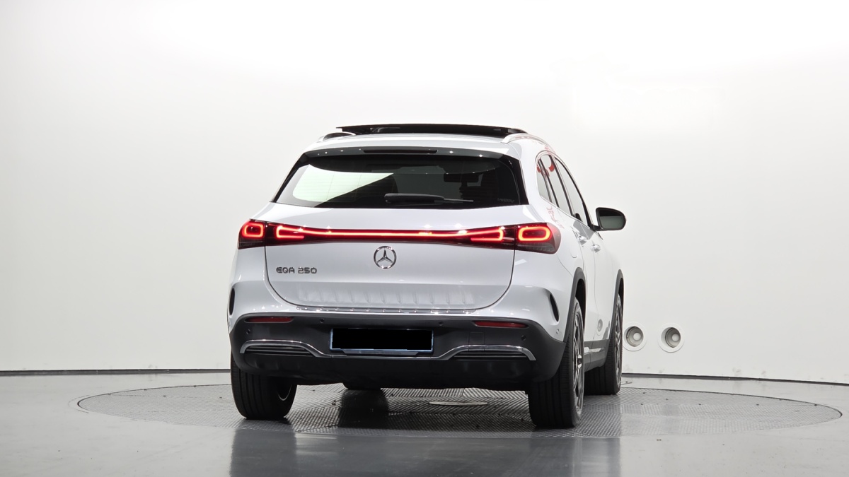 Mercedes-Benz EQA, 2022 — фото 4 из 12