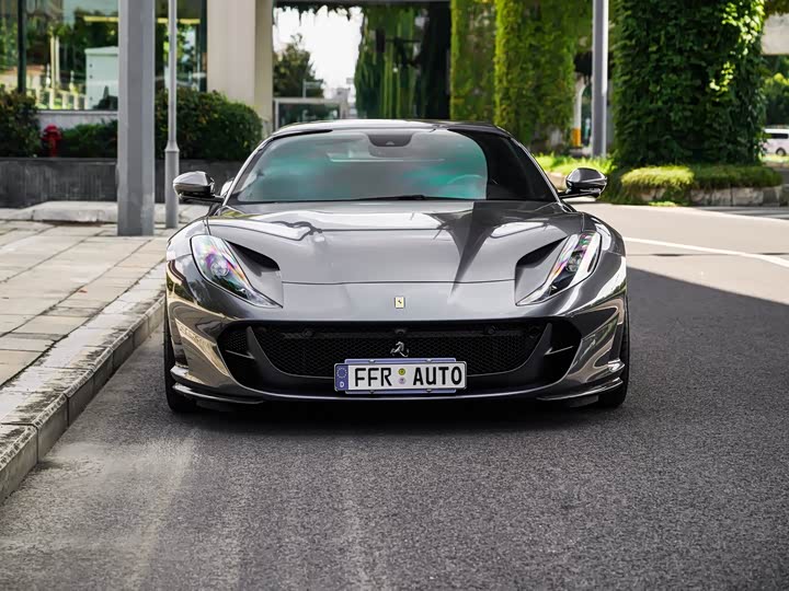 Ferrari 812, 2023 — фото 9 из 9