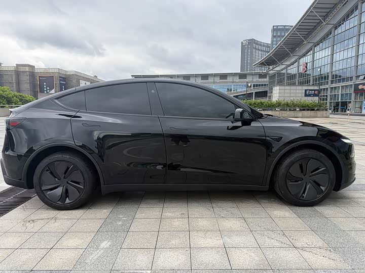 Tesla Model Y, 2026 — фото 4 из 7
