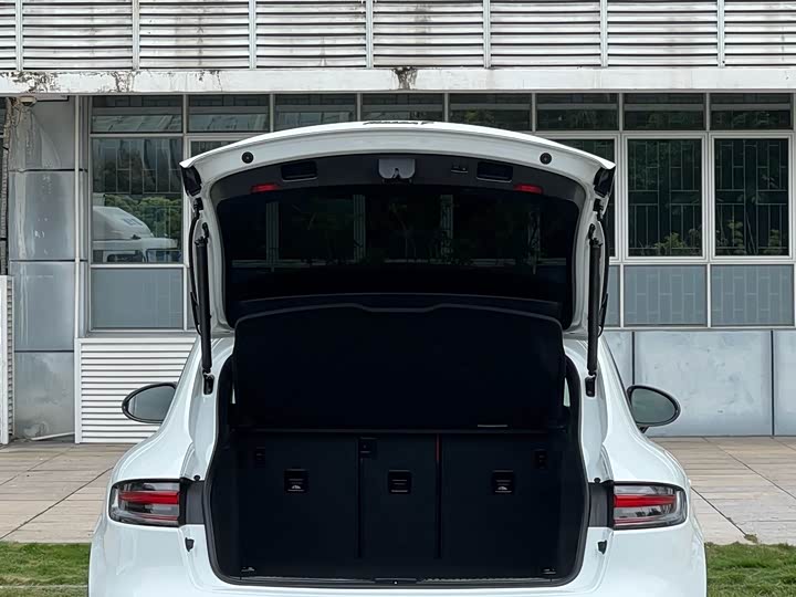 Porsche Macan, 2023 — фото 9 из 9