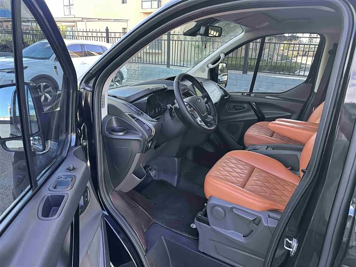 Ford Tourneo, 2022 — фото 5 из 9