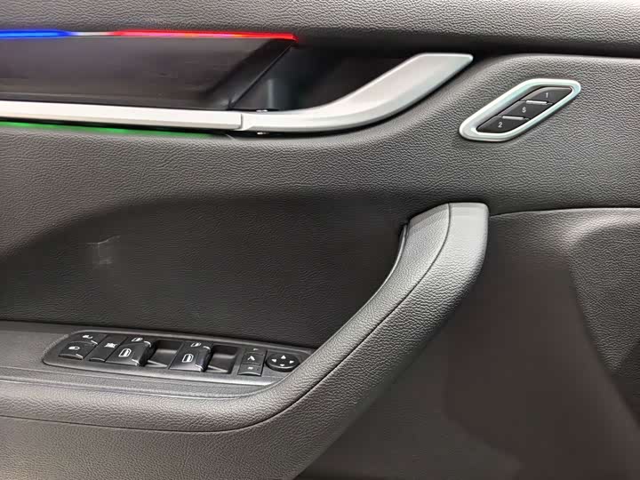 Maserati Levante, 2022 — фото 5 из 9