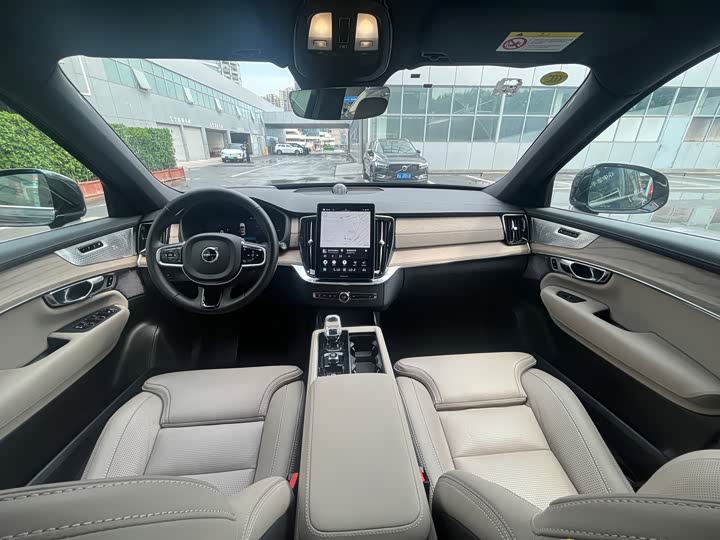 Volvo XC90 Hybrid, 2025 — фото 9 из 9