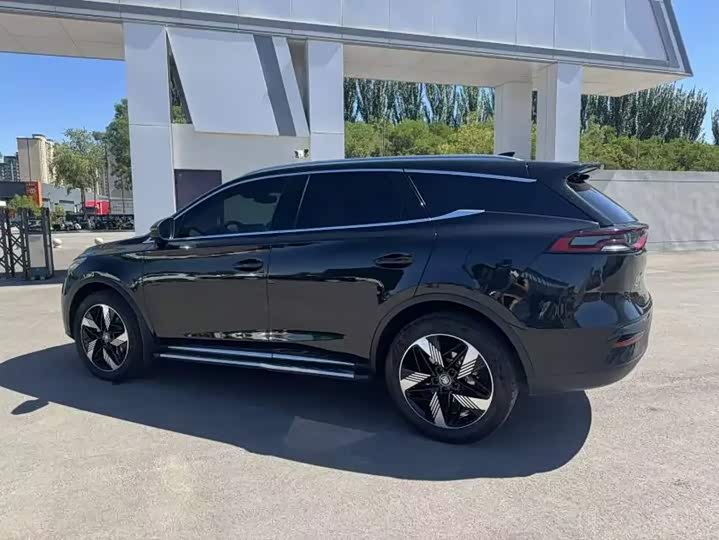BYD Tang Hybrid/EV, 2023 — фото 7 из 9