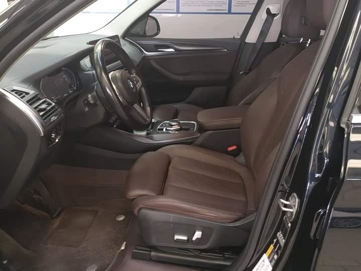 BMW iX3, 2023 — фото 8 из 9