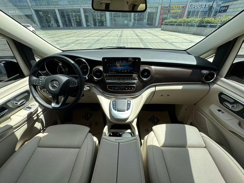 Mercedes-Benz V-Class, 2024 — фото 8 из 12