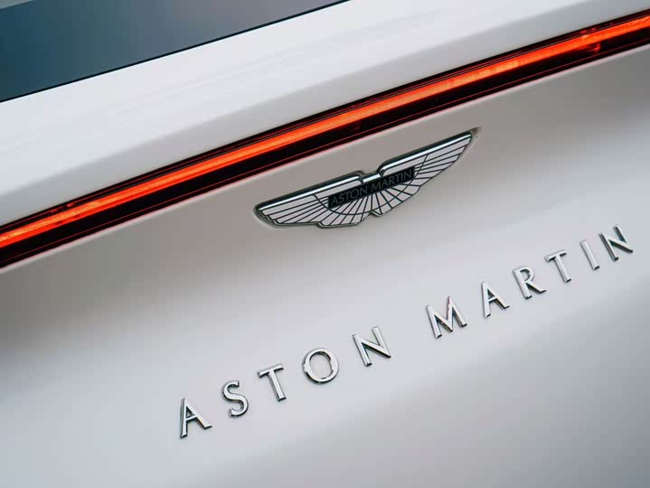 Aston Martin DBX, 2022 — фото 8 из 9