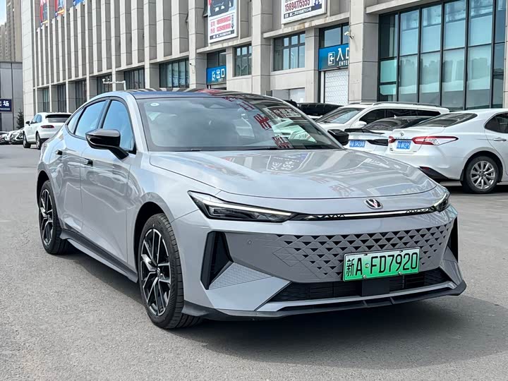 Changan UNI-V Hybrid, 2026 — фото 2 из 9