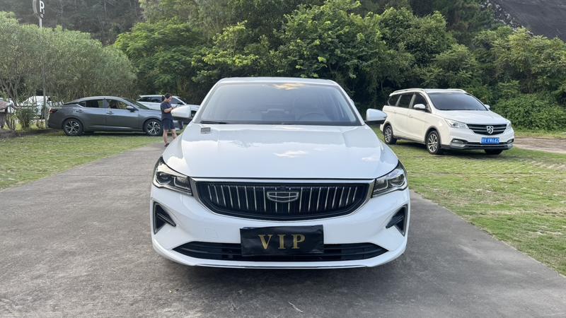 Geely Emgrand, 2023 — фото 2 из 12