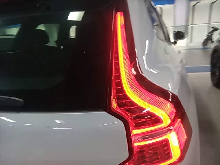 Volvo XC60 Hybrid, 2023 — фото 8 из 9