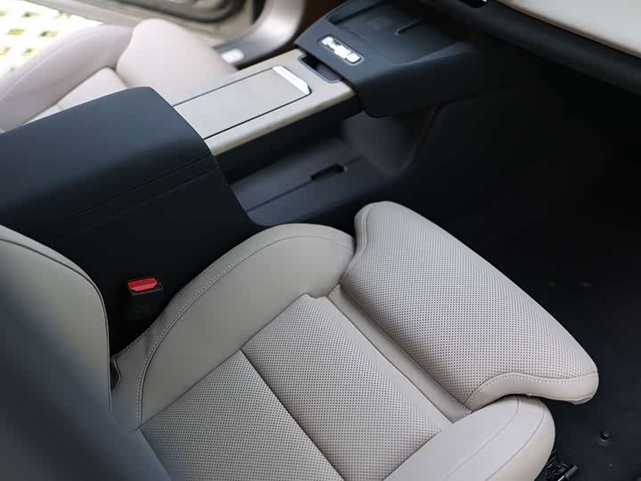 Volvo XC70 Hybrid, 2026 — фото 6 из 9