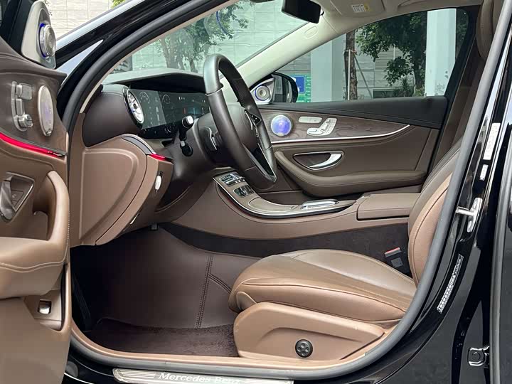 Mercedes-Benz E-Class, 2023 — фото 7 из 9