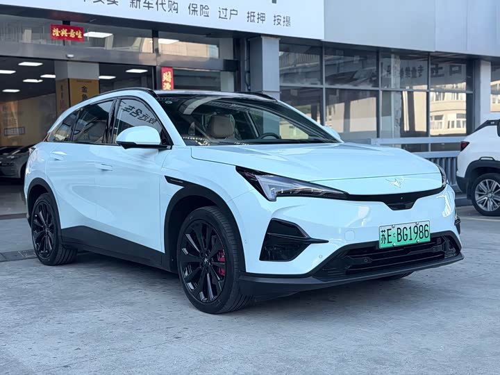 BAIC Arcfox Alpha T5, 2024 — фото 3 из 9