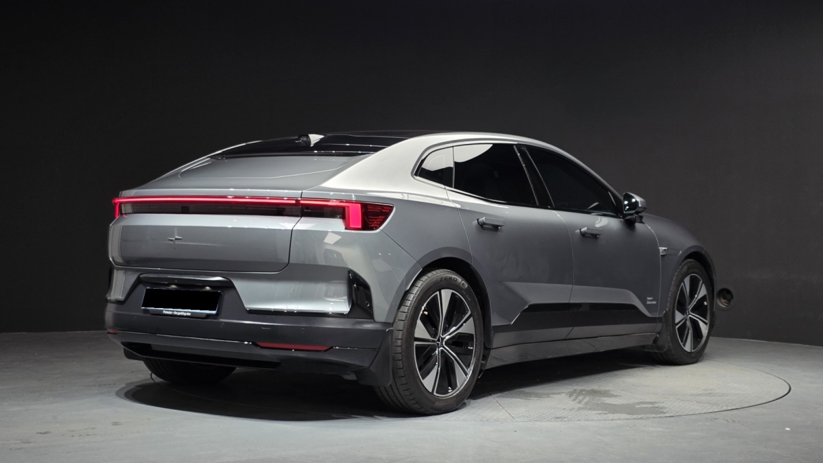 Polestar 4, 2025 — фото 2 из 12