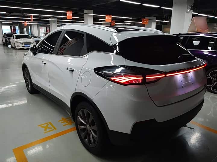 Geely Geometry M6, 2022 — фото 5 из 9