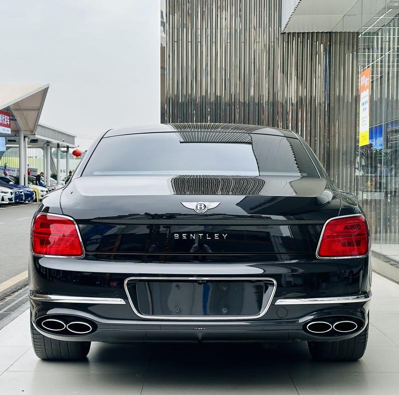 Bentley Flying Spur, 2023 — фото 4 из 11