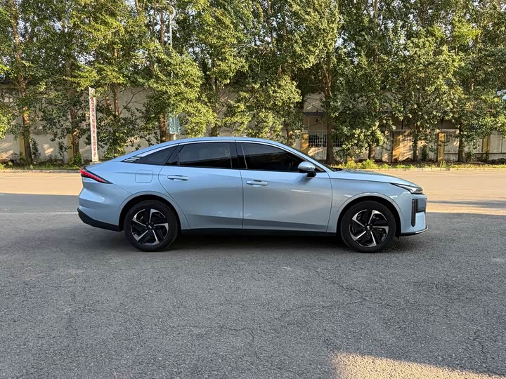 Geely Galaxy L6, 2025 — фото 4 из 9