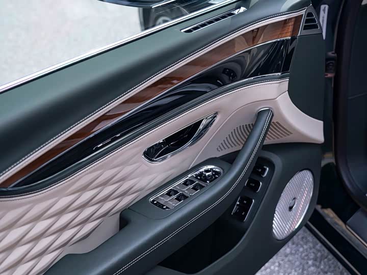 Bentley Flying Spur Hybrid, 2023 — фото 9 из 9