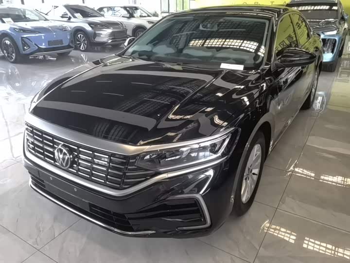 Volkswagen Passat Hybrid, 2025 — купить в Санкт-Петербурге под ключ