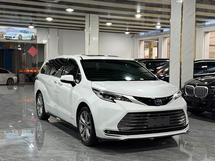 Toyota Sienna, 2023 — фото 3 из 9