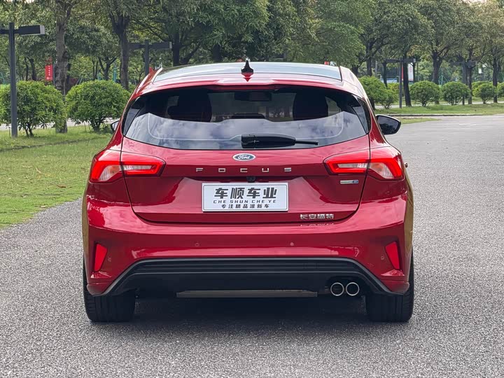 Ford Focus, 2022 — фото 7 из 9