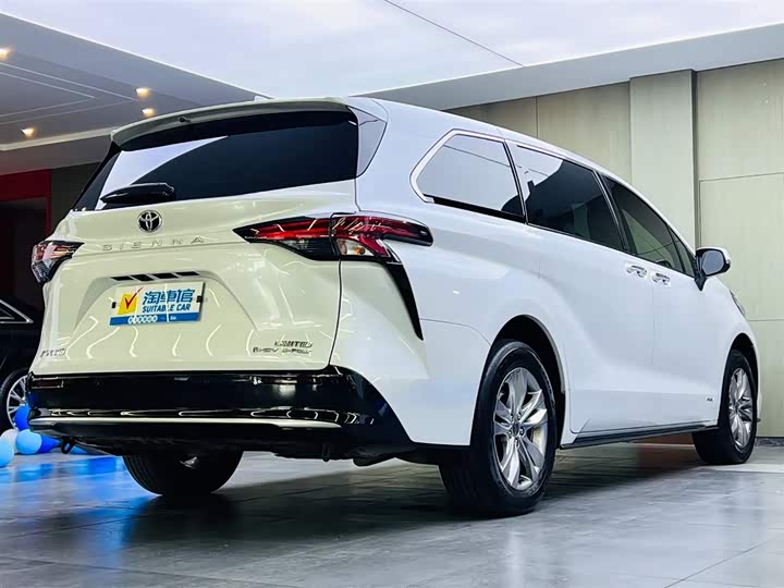 Toyota Sienna, 2024 — фото 4 из 9