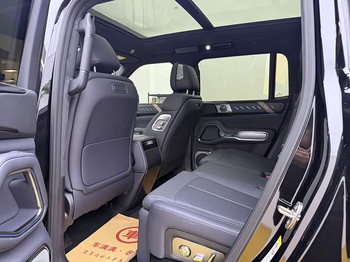 BYD FangChengBao Leopard 8, 2025 — фото 6 из 9