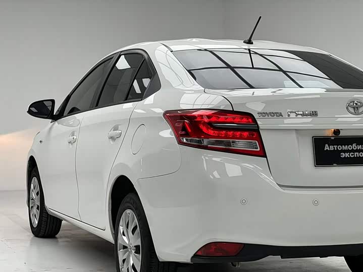 Toyota Yaris L, 2022 — фото 7 из 9