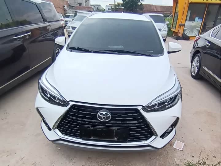 Toyota Yaris L Hatchback, 2022 — фото 2 из 9