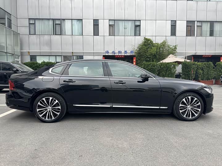 Volvo S90 Hybrid, 2023 — фото 4 из 9