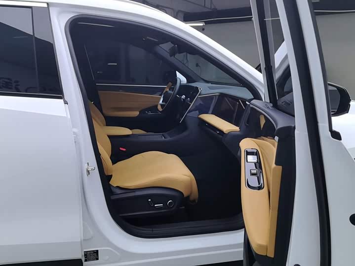 Geely Galaxy L7, 2024 — фото 8 из 9