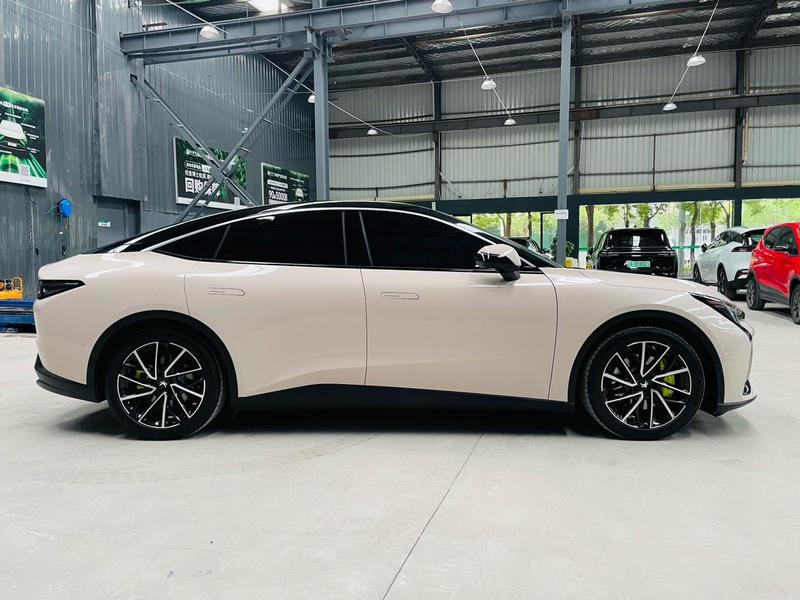 BAIC Arcfox Alpha S5, 2025 — фото 8 из 12