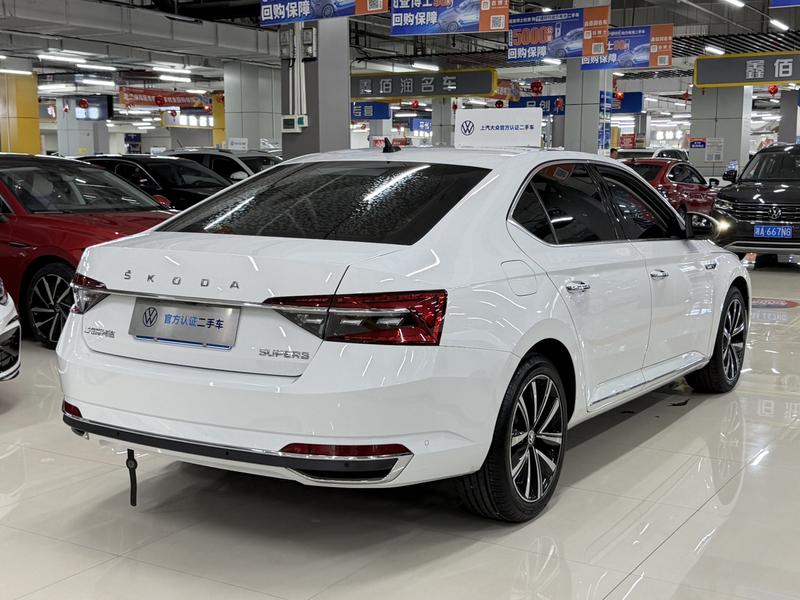 Skoda Superb, 2023 — фото 6 из 12
